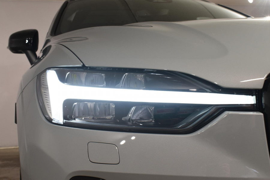 Volvo XC60 T6 350PK AWD Plus Black Edition / Head Up Display / 360 Camera / Panorama Dak / Lederen Bekleding / Elektrische Stoelen / Stuur & Stoelverwarming /