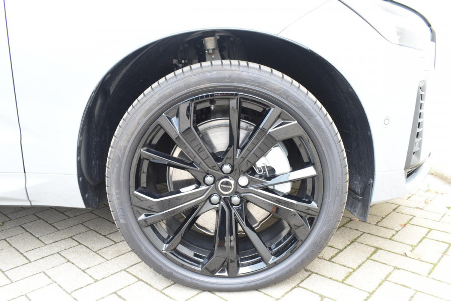 Volvo XC60 T6 350PK AWD Plus Black Edition / Head Up Display / 360 Camera / Panorama Dak / Lederen Bekleding / Elektrische Stoelen / Stuur & Stoelverwarming /