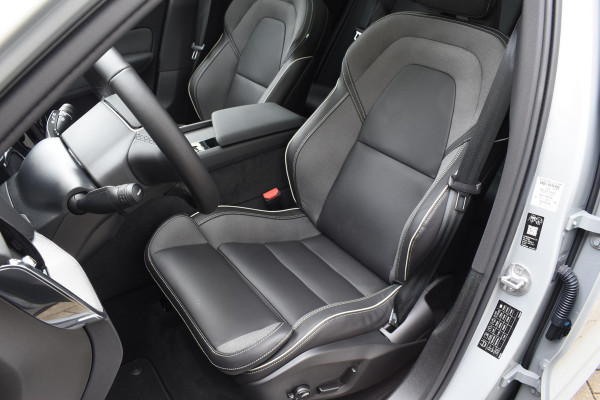 Volvo XC60 T6 350PK AWD Plus Black Edition / Head Up Display / 360 Camera / Panorama Dak / Lederen Bekleding / Elektrische Stoelen / Stuur & Stoelverwarming /