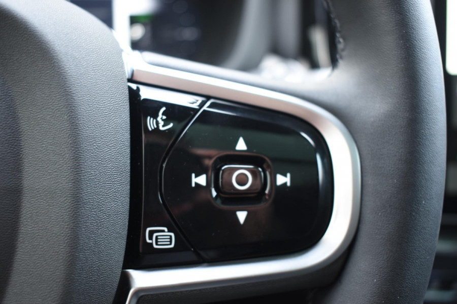 Volvo XC60 T6 350PK AWD Plus Black Edition / Head Up Display / 360 Camera / Panorama Dak / Lederen Bekleding / Elektrische Stoelen / Stuur & Stoelverwarming /