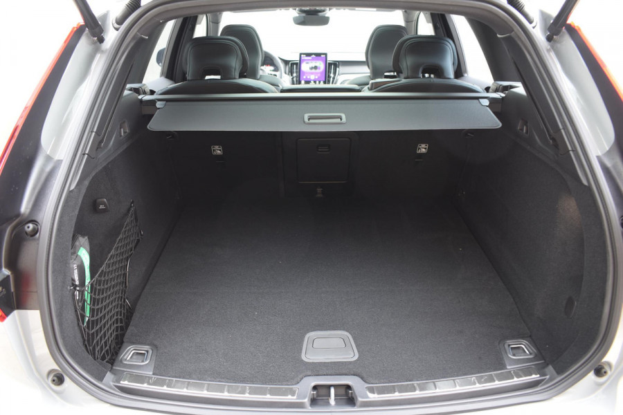 Volvo XC60 T6 350PK AWD Plus Black Edition / Head Up Display / 360 Camera / Panorama Dak / Lederen Bekleding / Elektrische Stoelen / Stuur & Stoelverwarming /