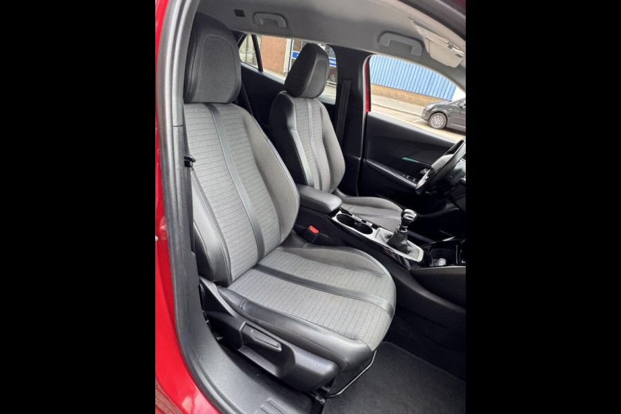 Peugeot 2008 1.2 PureTech Allure - Navigatie I LED/Xenon I PDC & Achteruitrij camera I Airco I Sport velgen I Dealer onderhouden