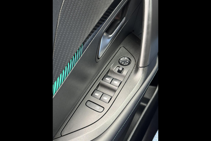 Peugeot 2008 1.2 PureTech Allure - Navigatie I LED/Xenon I PDC & Achteruitrij camera I Airco I Sport velgen I Dealer onderhouden