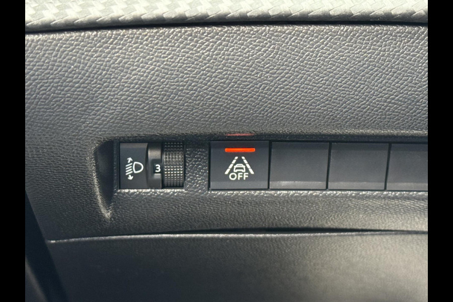 Peugeot 2008 1.2 PureTech Allure - Navigatie I LED/Xenon I PDC & Achteruitrij camera I Airco I Sport velgen I Dealer onderhouden