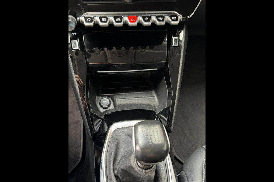 Peugeot 2008 1.2 PureTech Allure - Navigatie I LED/Xenon I PDC & Achteruitrij camera I Airco I Sport velgen I Dealer onderhouden