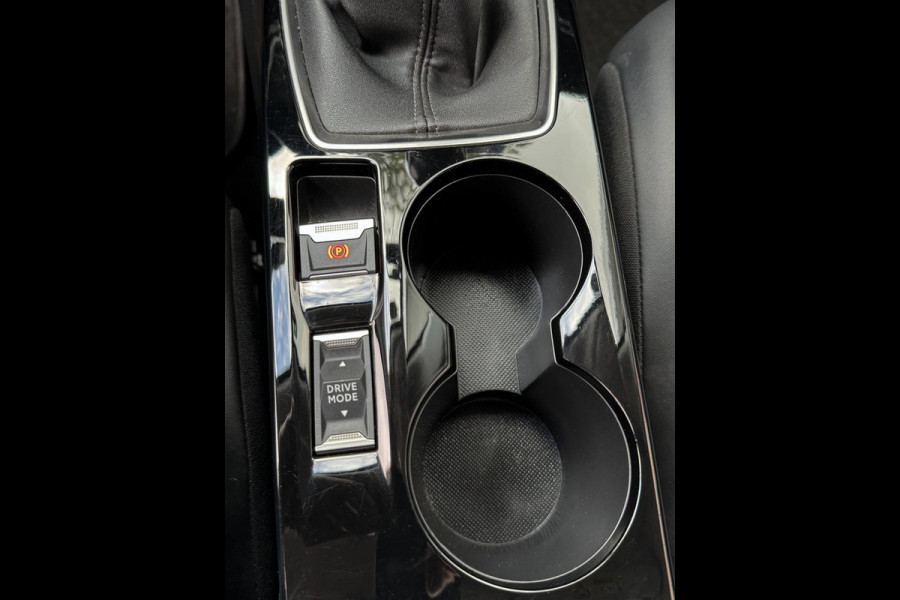 Peugeot 2008 1.2 PureTech Allure - Navigatie I LED/Xenon I PDC & Achteruitrij camera I Airco I Sport velgen I Dealer onderhouden