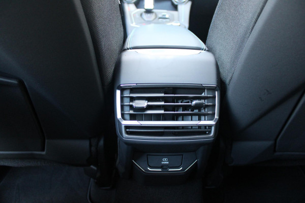 Lynk & Co 01 1.5 261PK PHEV | PANORAMA SCHUIF / KANTELDAK | INFINTY AUDIO | DODEHOEK DETECTIE | NAVIGATIE | DASHBOARD CAMERA | ELEKTRISCHE STOELVERSTELLING MET GEHEUGEN FUNCTIE | DAB+ RADIO | DRAADLOZE APPLE CARPLAY/ANDROID AUTO | DRAADLOZE TELEFOONLADER | ELEKTRISCH BEDIENBARE ACHTERKLEP | STOEL VERWARMING | 360° CAMERA | DODEHOEK DETECTIE | ZWARTE HEMEL BEKLEDING | KEYLESS ENTRY/START | 20" LICHTMETALEN VELGEN |