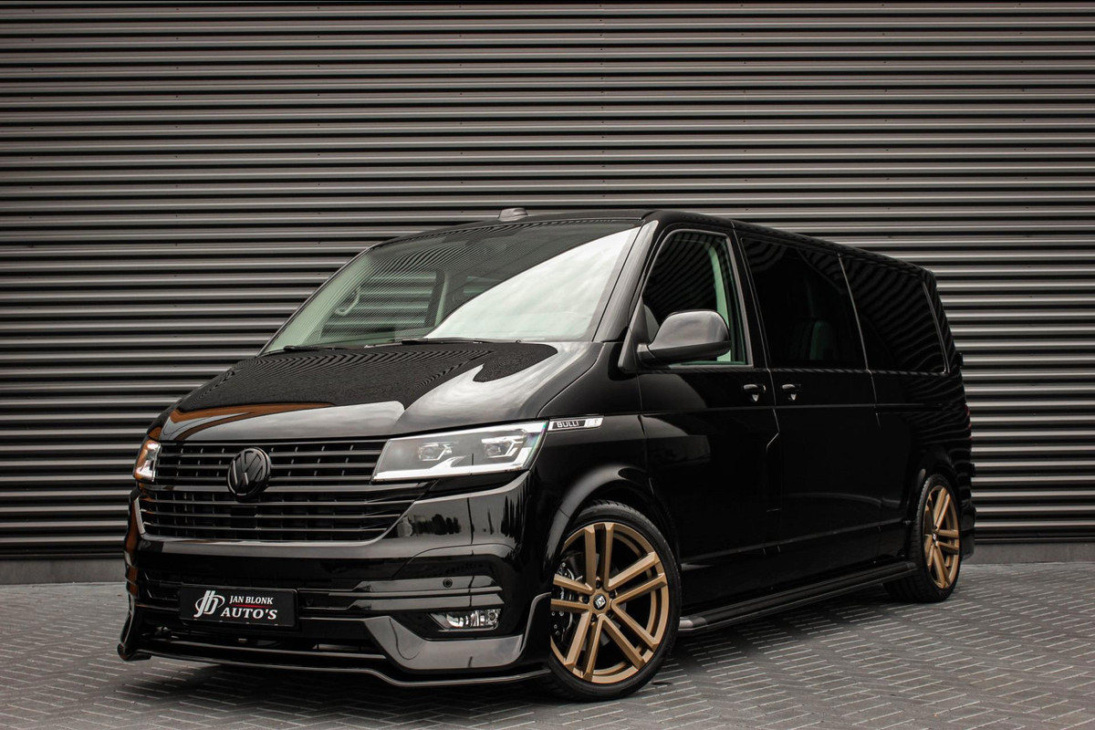 Volkswagen Transporter 2.0 TDI L2H1 150PK DIRECT RIJDEN BULLI SPECIAL / LEDEREN BEKLEDING / DUBBEL CABINE / NAVIGATIE / ACTIVE Volkswagen Transporter 2.0 TDI L2H1 150PK DIRECT RIJDEN BULLI SPECIAL / LEDEREN BEKLEDING / DUBBEL CABINE / NAVIGATIE / ACTIVE