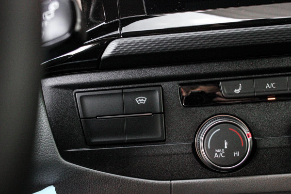 Volkswagen Transporter 2.0 TDI L2H1 150PK DIRECT RIJDEN BULLI SPECIAL / LEDEREN BEKLEDING / DUBBEL CABINE / NAVIGATIE / ACTIVE