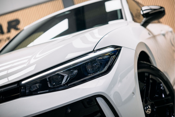 Volkswagen Passat R-Line Diesel | Trekhaak | Pano | Head-up | Stoelmassage | Volkswagen Passat R-Line Diesel | Trekhaak | Pano | Head-up | Stoelmassage |