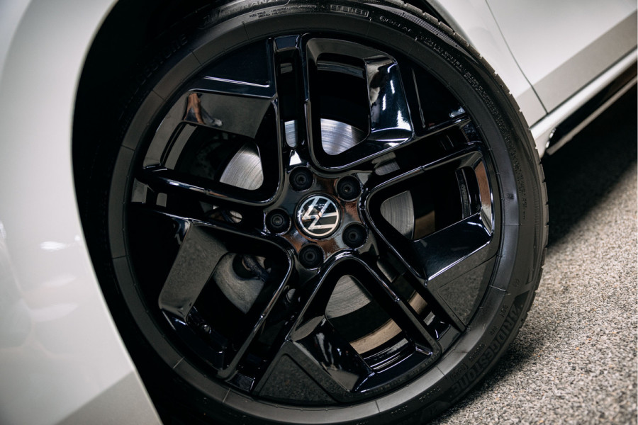 Volkswagen Passat R-Line Diesel | Trekhaak | Pano | Head-up | Stoelmassage | Volkswagen Passat R-Line Diesel | Trekhaak | Pano | Head-up | Stoelmassage |