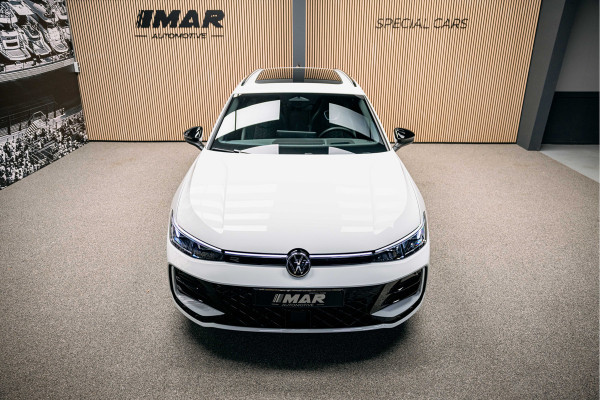 Volkswagen Passat R-Line Diesel | Trekhaak | Pano | Head-up | Stoelmassage | Volkswagen Passat R-Line Diesel | Trekhaak | Pano | Head-up | Stoelmassage |