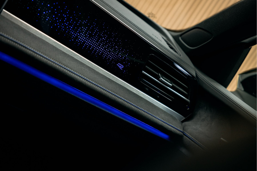 Volkswagen Passat R-Line Diesel | Trekhaak | Pano | Head-up | Stoelmassage | Volkswagen Passat R-Line Diesel | Trekhaak | Pano | Head-up | Stoelmassage |