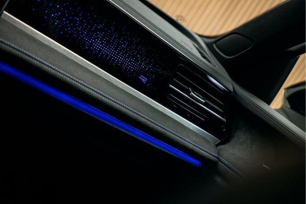 Volkswagen Passat R-Line Diesel | Trekhaak | Pano | Head-up | Stoelmassage | Volkswagen Passat R-Line Diesel | Trekhaak | Pano | Head-up | Stoelmassage |