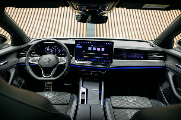 Volkswagen Passat R-Line Diesel | Trekhaak | Pano | Head-up | Stoelmassage | Volkswagen Passat R-Line Diesel | Trekhaak | Pano | Head-up | Stoelmassage |