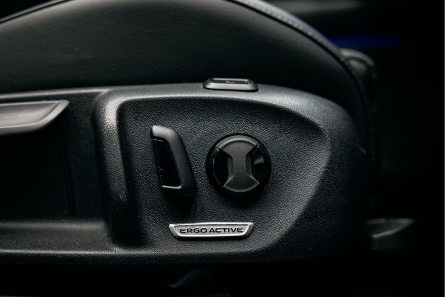 Volkswagen Passat R-Line Diesel | Trekhaak | Pano | Head-up | Stoelmassage | Volkswagen Passat R-Line Diesel | Trekhaak | Pano | Head-up | Stoelmassage |
