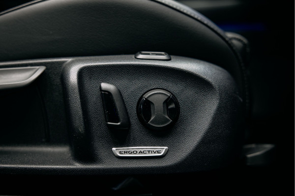Volkswagen Passat R-Line Diesel | Trekhaak | Pano | Head-up | Stoelmassage | Volkswagen Passat R-Line Diesel | Trekhaak | Pano | Head-up | Stoelmassage |