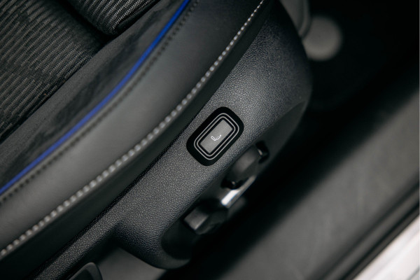 Volkswagen Passat R-Line Diesel | Trekhaak | Pano | Head-up | Stoelmassage | Volkswagen Passat R-Line Diesel | Trekhaak | Pano | Head-up | Stoelmassage |