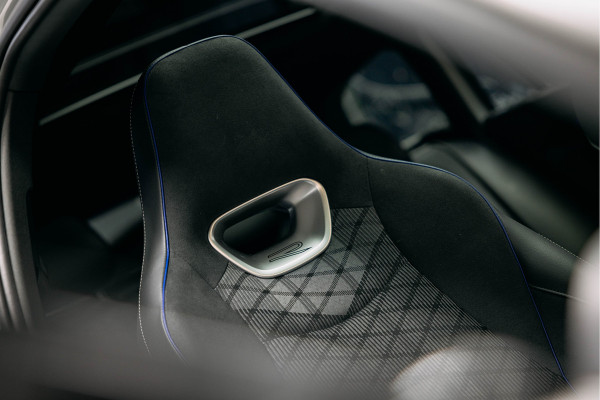 Volkswagen Passat R-Line Diesel | Trekhaak | Pano | Head-up | Stoelmassage | Volkswagen Passat R-Line Diesel | Trekhaak | Pano | Head-up | Stoelmassage |