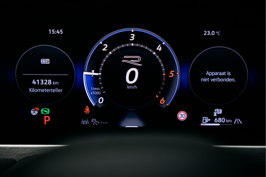 Volkswagen Passat R-Line Diesel | Trekhaak | Pano | Head-up | Stoelmassage | Volkswagen Passat R-Line Diesel | Trekhaak | Pano | Head-up | Stoelmassage |