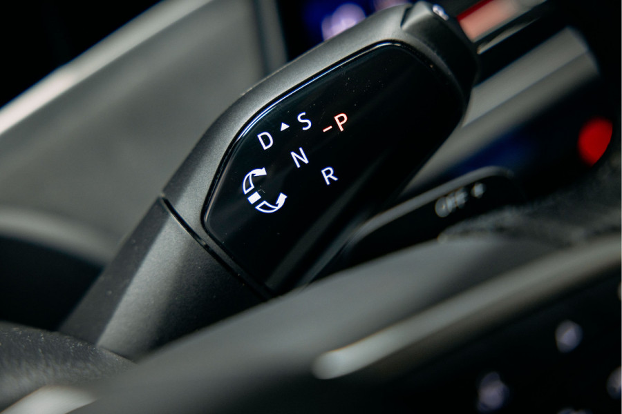 Volkswagen Passat R-Line Diesel | Trekhaak | Pano | Head-up | Stoelmassage | Volkswagen Passat R-Line Diesel | Trekhaak | Pano | Head-up | Stoelmassage |