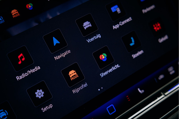 Volkswagen Passat R-Line Diesel | Trekhaak | Pano | Head-up | Stoelmassage | Volkswagen Passat R-Line Diesel | Trekhaak | Pano | Head-up | Stoelmassage |