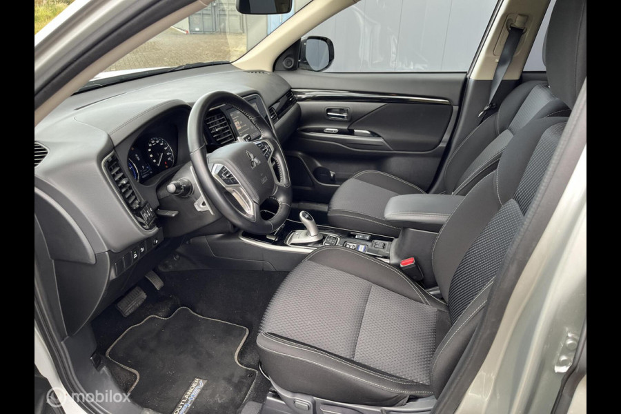 Mitsubishi Outlander 2.4 PHEV Pure trekhaak parkeersensoren camera