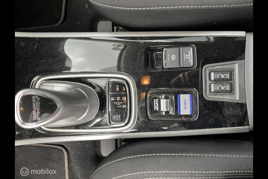 Mitsubishi Outlander 2.4 PHEV Pure trekhaak parkeersensoren camera