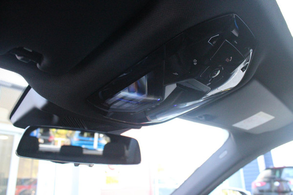 BMW 5 Serie Touring 520i | M-SPORT INTERIEUR / EXTERIEUR | MULTIFUNCTIONELE SPORTSTOELEN, VOLLEDIG ELEKTRISCH MET GEHEUGEN | VOORSTOELEN VERWARMD / GEVENTILEERD | ACHTERBANK VERWARMD | HALF LEDER / HALF ALCANTARA BEKLEDING | GLAZEN PANORAMA DAK | HARMAN KARDON PREMIUM AUDIO | APPLE CARPLAY / ANDROID AUTO | EXTRA GETINT GLAS ACHTER | GECOMBINEERD RADAR- CAMERA SYSTEEM | NAVIGATIE |