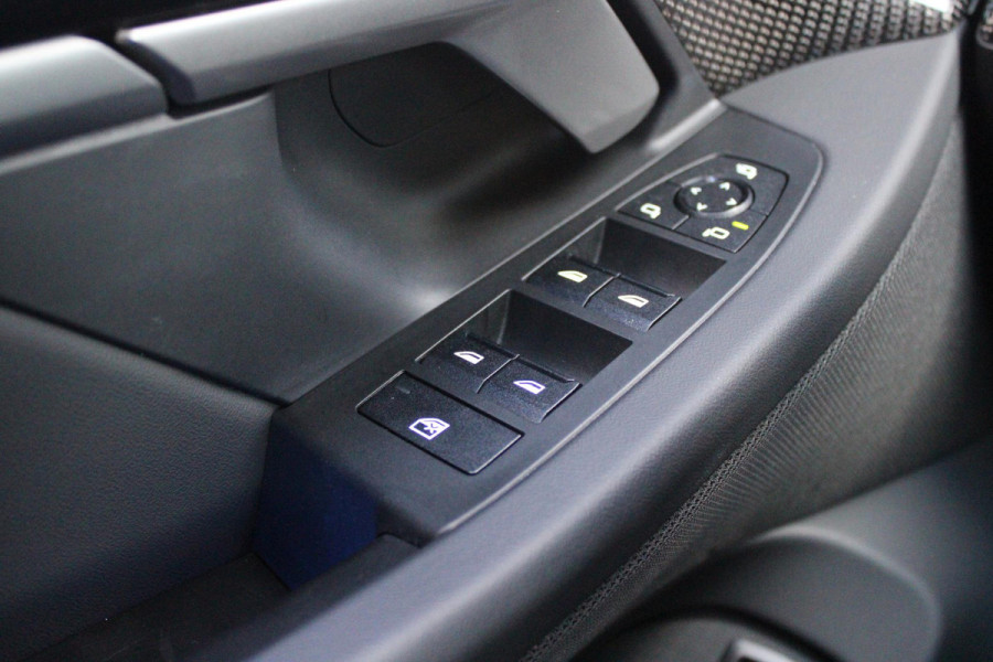 BMW 5 Serie Touring 520i | M-SPORT INTERIEUR / EXTERIEUR | MULTIFUNCTIONELE SPORTSTOELEN, VOLLEDIG ELEKTRISCH MET GEHEUGEN | VOORSTOELEN VERWARMD / GEVENTILEERD | ACHTERBANK VERWARMD | HALF LEDER / HALF ALCANTARA BEKLEDING | GLAZEN PANORAMA DAK | HARMAN KARDON PREMIUM AUDIO | APPLE CARPLAY / ANDROID AUTO | EXTRA GETINT GLAS ACHTER | GECOMBINEERD RADAR- CAMERA SYSTEEM | NAVIGATIE |