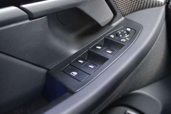 BMW 5 Serie Touring 520i | M-SPORT INTERIEUR / EXTERIEUR | MULTIFUNCTIONELE SPORTSTOELEN, VOLLEDIG ELEKTRISCH MET GEHEUGEN | VOORSTOELEN VERWARMD / GEVENTILEERD | ACHTERBANK VERWARMD | HALF LEDER / HALF ALCANTARA BEKLEDING | GLAZEN PANORAMA DAK | HARMAN KARDON PREMIUM AUDIO | APPLE CARPLAY / ANDROID AUTO | EXTRA GETINT GLAS ACHTER | GECOMBINEERD RADAR- CAMERA SYSTEEM | NAVIGATIE |