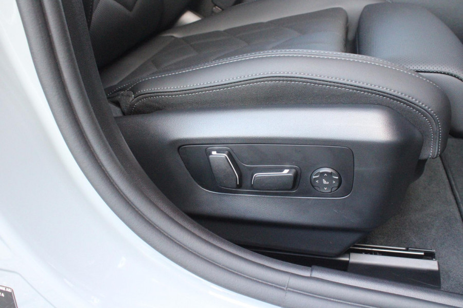 BMW 5 Serie Touring 520i | M-SPORT INTERIEUR / EXTERIEUR | MULTIFUNCTIONELE SPORTSTOELEN, VOLLEDIG ELEKTRISCH MET GEHEUGEN | VOORSTOELEN VERWARMD / GEVENTILEERD | ACHTERBANK VERWARMD | HALF LEDER / HALF ALCANTARA BEKLEDING | GLAZEN PANORAMA DAK | HARMAN KARDON PREMIUM AUDIO | APPLE CARPLAY / ANDROID AUTO | EXTRA GETINT GLAS ACHTER | GECOMBINEERD RADAR- CAMERA SYSTEEM | NAVIGATIE |