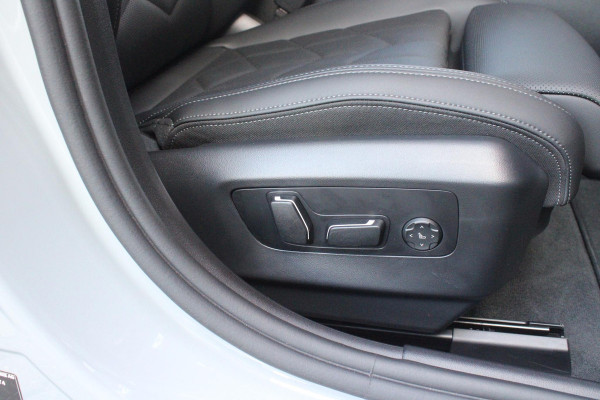 BMW 5 Serie Touring 520i | M-SPORT INTERIEUR / EXTERIEUR | MULTIFUNCTIONELE SPORTSTOELEN, VOLLEDIG ELEKTRISCH MET GEHEUGEN | VOORSTOELEN VERWARMD / GEVENTILEERD | ACHTERBANK VERWARMD | HALF LEDER / HALF ALCANTARA BEKLEDING | GLAZEN PANORAMA DAK | HARMAN KARDON PREMIUM AUDIO | APPLE CARPLAY / ANDROID AUTO | EXTRA GETINT GLAS ACHTER | GECOMBINEERD RADAR- CAMERA SYSTEEM | NAVIGATIE |