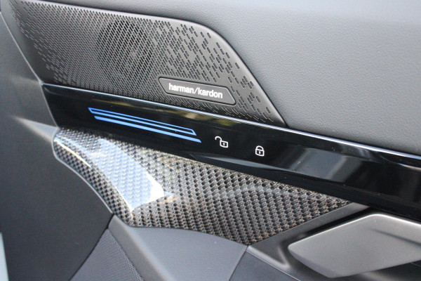 BMW 5 Serie Touring 520i | M-SPORT INTERIEUR / EXTERIEUR | MULTIFUNCTIONELE SPORTSTOELEN, VOLLEDIG ELEKTRISCH MET GEHEUGEN | VOORSTOELEN VERWARMD / GEVENTILEERD | ACHTERBANK VERWARMD | HALF LEDER / HALF ALCANTARA BEKLEDING | GLAZEN PANORAMA DAK | HARMAN KARDON PREMIUM AUDIO | APPLE CARPLAY / ANDROID AUTO | EXTRA GETINT GLAS ACHTER | GECOMBINEERD RADAR- CAMERA SYSTEEM | NAVIGATIE |