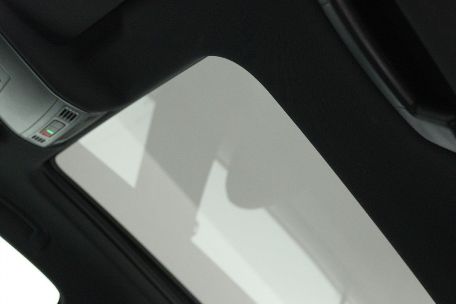 Seat Tarraco 1.5 TSI Style Limited Edition (PANORAMADAK, TREKHAAK, DIGITALE COCKPIT, NAVIGATIE, CARPLAY, PARKEERSENSOREN)