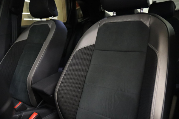 Volkswagen Polo 2.0 TSI GTI PANO/CARPLAY/STOELVERWARMING/VOL
