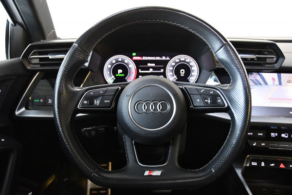 Audi A3 Sportback 40 TFSI e Business S-line, Panoramadak, Applecarplay