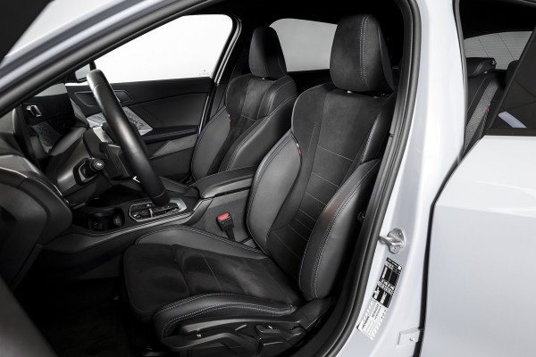 BMW 1-serie 120 M Sport | Dig. Cockpit | Adapt. Cruise | Stoelverw. | PDC | Camera | NAV + App. Connect | ECC | DAB | LM 18" | 3654