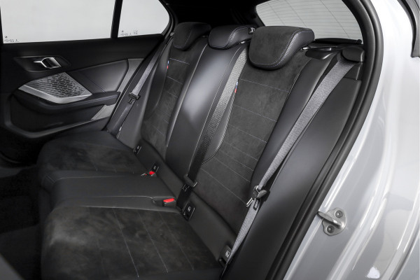 BMW 1-serie 120 M Sport | Dig. Cockpit | Adapt. Cruise | Stoelverw. | PDC | Camera | NAV + App. Connect | ECC | DAB | LM 18" | 3654