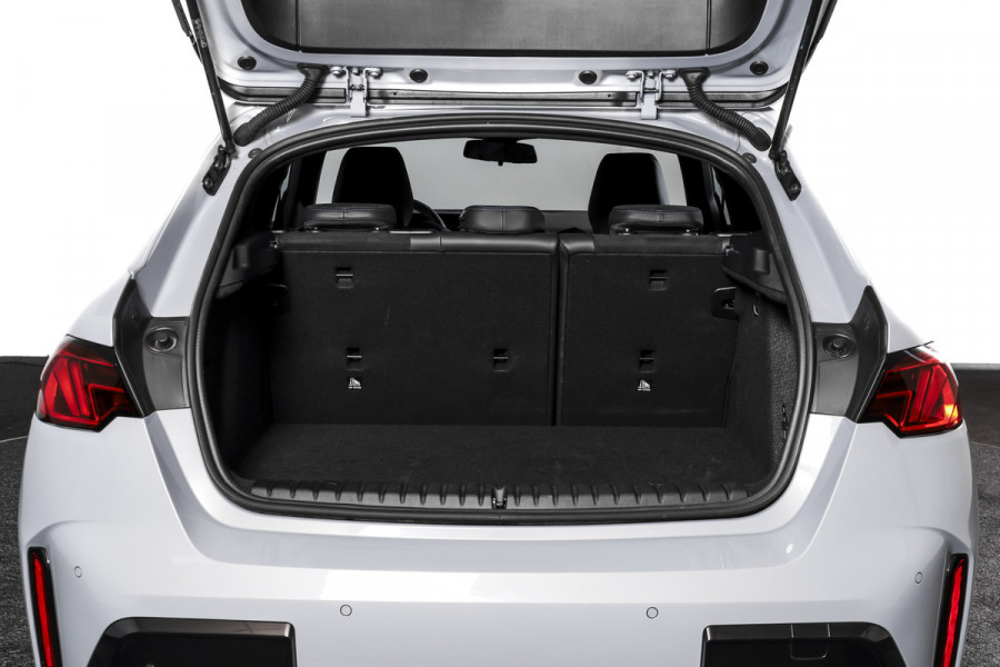BMW 1-serie 120 M Sport | Dig. Cockpit | Adapt. Cruise | Stoelverw. | PDC | Camera | NAV + App. Connect | ECC | DAB | LM 18" | 3654