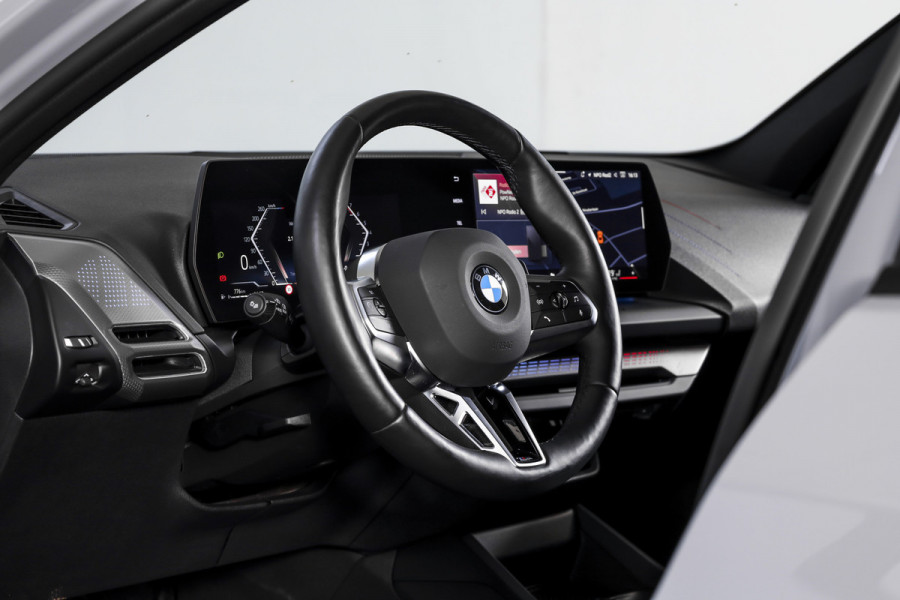 BMW 1-serie 120 M Sport | Dig. Cockpit | Adapt. Cruise | Stoelverw. | PDC | Camera | NAV + App. Connect | ECC | DAB | LM 18" | 3654