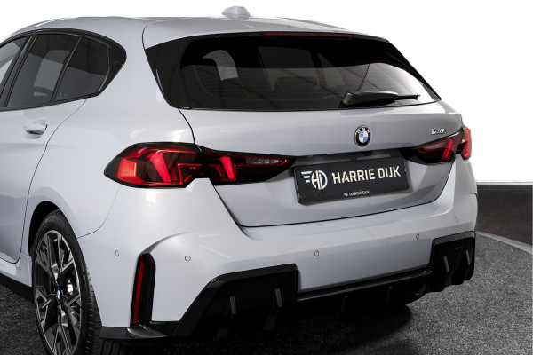 BMW 1-serie 120 M Sport | Dig. Cockpit | Adapt. Cruise | Stoelverw. | PDC | Camera | NAV + App. Connect | ECC | DAB | LM 18" | 3654