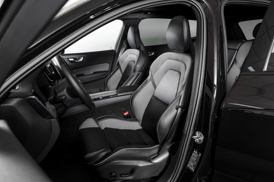 Volvo XC60 2.0 T6 Plug-in hybrid AWD Plus Black Edition | S/K-Panodak | Harman/Kardon | Dig. Cockpit | Adapt. Cruise | Memory Stoelen | Elek. Klep | Stoel-+stuurverw. | 360 Camera | NAV+App. Connect | ECC | LM 21" | 3461