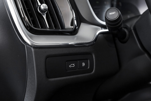 Volvo XC60 2.0 T6 Plug-in hybrid AWD Plus Dark | S/K-Panodak | Dig. Cockpit | Adapt. Cruise | Harman/Kardon | Memory Stoelen | Elek. Klep | Stoel-+stuurverw. | 360 Camera | NAV+App. Connect | LM 19" |
