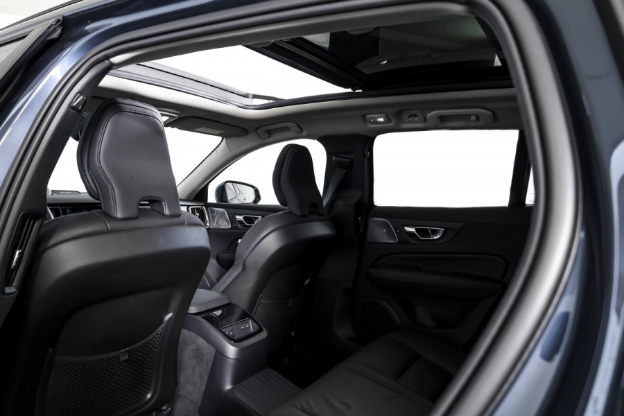Volvo V60 2.0 T6 Plug-in hybrid AWD Ultra Dark | S/K-panodak | Bowers/Wilkens | Dig. Cockpit | Adapt. Cruise | Memory Stoelen | Elek. Klep | Stoel-+stuurverw. | 360 Camera | NAV+App. Connect | Elek. trekhaak | LM 19" |