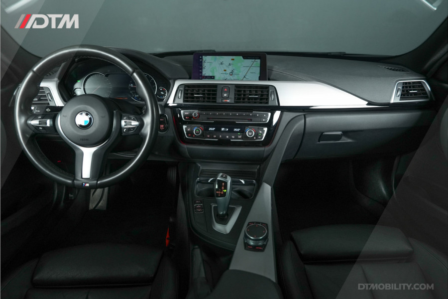 BMW 3 Serie Touring 318i M-Sport | Trekhaak | Leder
