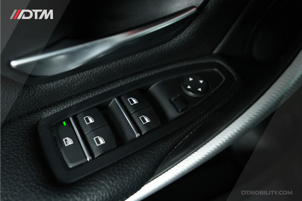 BMW 3 Serie Touring 318i M-Sport | Trekhaak | Leder