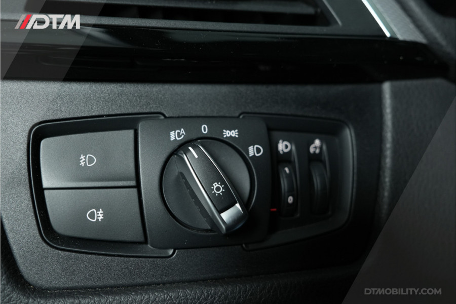 BMW 3 Serie Touring 318i M-Sport | Trekhaak | Leder