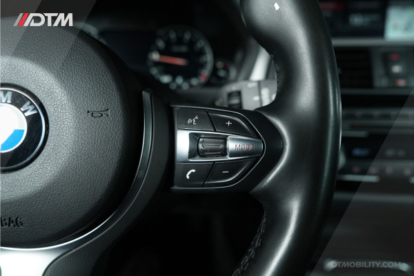 BMW 3 Serie Touring 318i M-Sport | Trekhaak | Leder