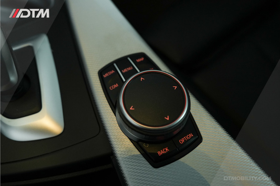 BMW 3 Serie Touring 318i M-Sport | Trekhaak | Leder